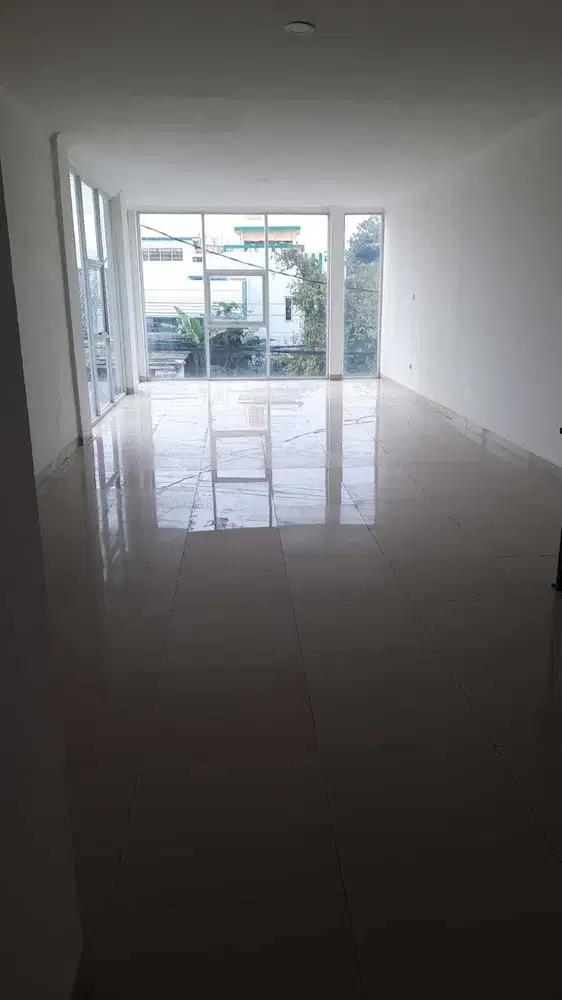 Disewakan Ruko 3  Lantai Di Dekat Margahayu Raya