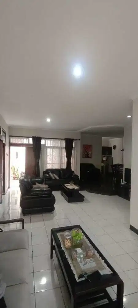 Dijual Rumah 2 Lantai Semi Furnished Taman Cibaduyut Indah