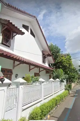 RUMAH MEWAH TERAWAT JUAL CEPAT.  RAWAMANGUN
