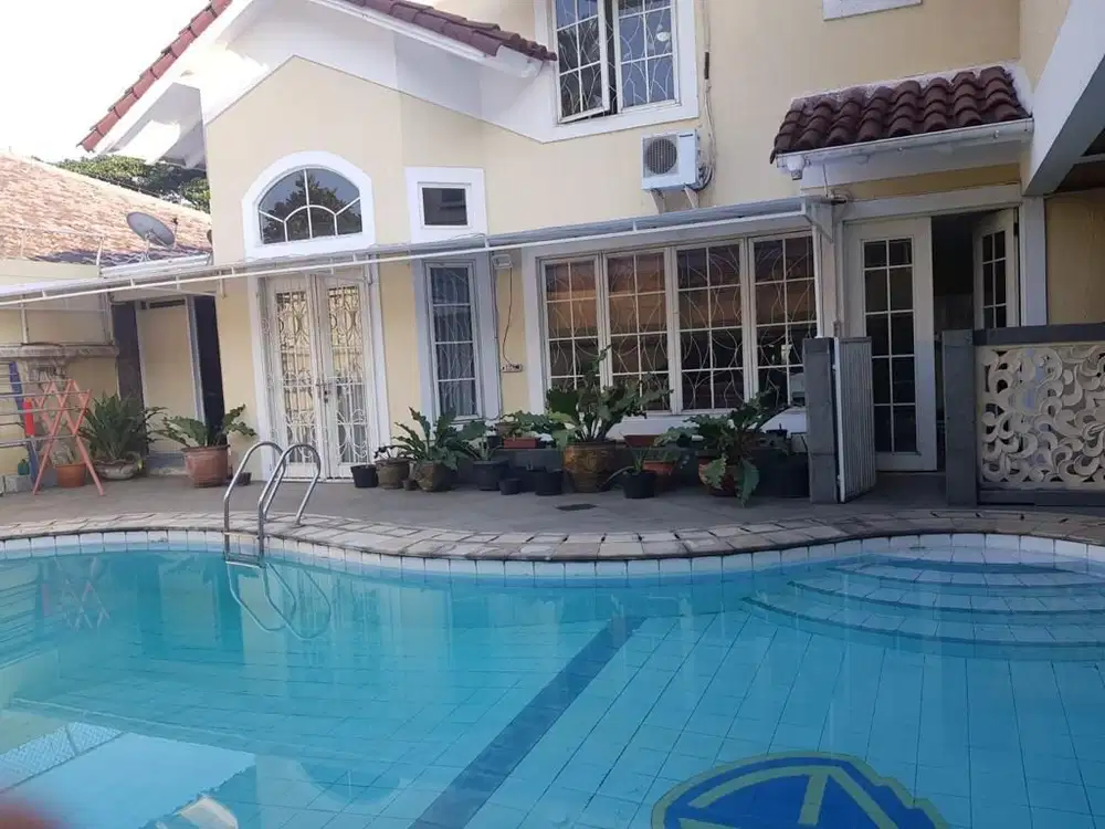 Dijual rumah kolam renang cluster Sentul city