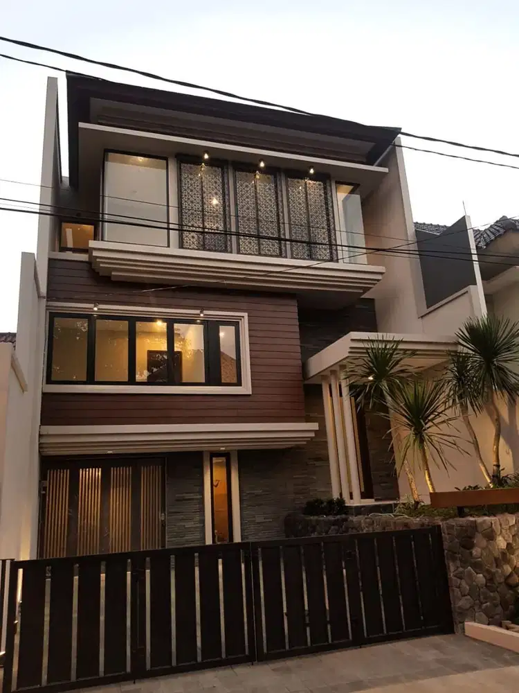 Rumah minimalis Araya 3 lantai SHM, dekat MERR, Galaxy Mall