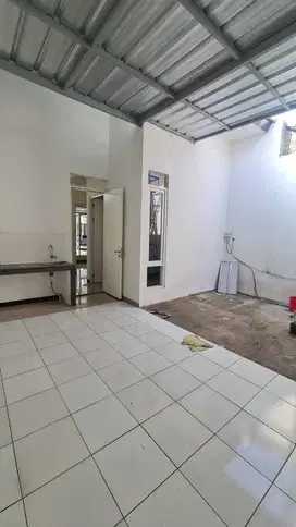 Dijual Rumah Siap Pakai di Taman Kopo Indah 5, Sherwood