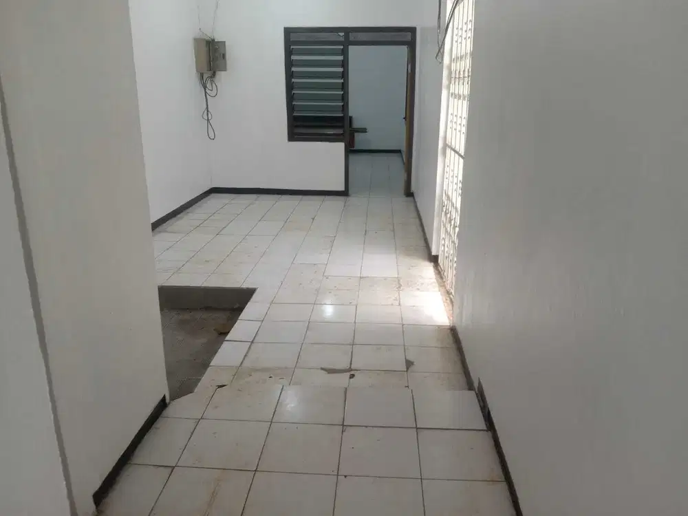Disewakan Rumah Luas di Mainroad Sumber Sari Bandung