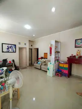 Dijual cepat rumah lt.144m di Regency Melati Mas hanya 1,6 M