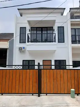 Dijual rumah baru 2 lt di Regency Melati Mas lt.90m hanya 1,650 M