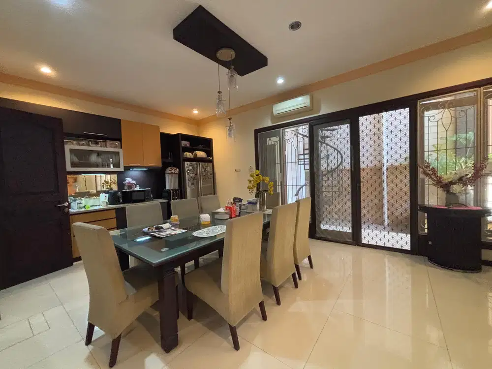 Rumah asri hommu terawat siap huni Regency 21