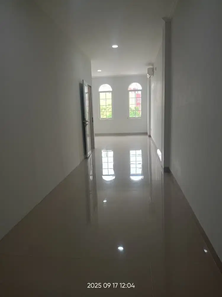 P Jes Disewakan Ruko 4 Lantai Hadap Jalan Greeen Lake City Min. 3 Thn