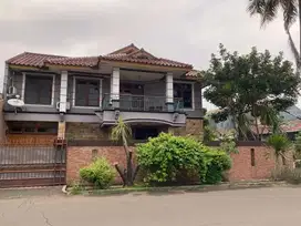 Dijual BU rumah mewah hook di Villa Pamulang. Tangerang