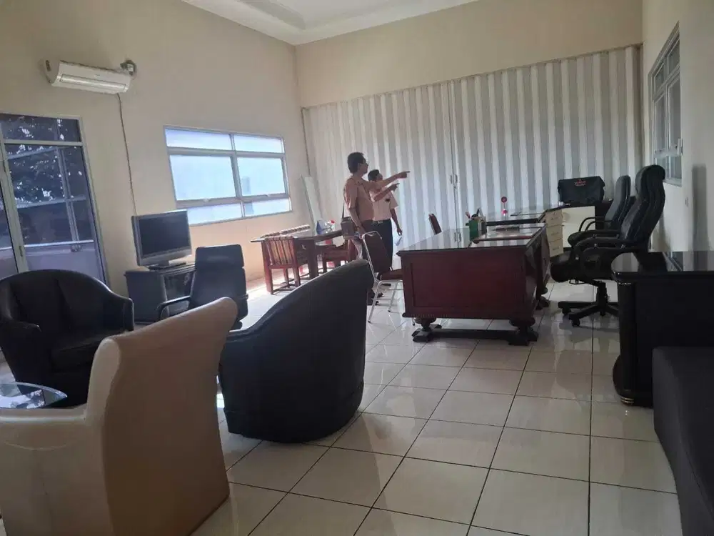 Dijual Tempat Usaha Kantor,Gudang,Lapang Futsal Lokasi Strategis