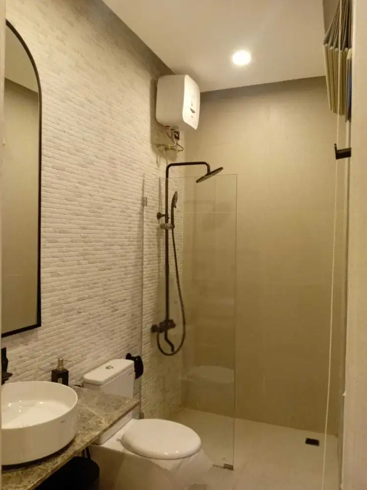 Rumah 3 lantai 1 menit ke tangerang Selatan