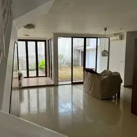 Rumah Luas ada Halaman Belakang Harga Murah DiBintaro Sektor 9. 9445