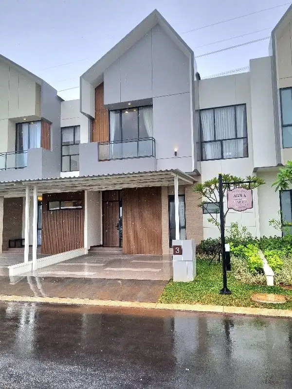 Selangkah ke Pasar 8, Rumah Cluster Agra di Suvarna Sutera Tangerang