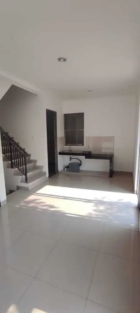 sewa rumah 2 lantai PIK 2 uk 6x12,5m kosongan posisi hook