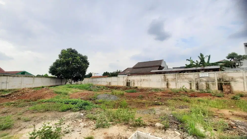 Tanah bagus di Jagakarsa jaksel 1295mtr shm 9jt/mtr