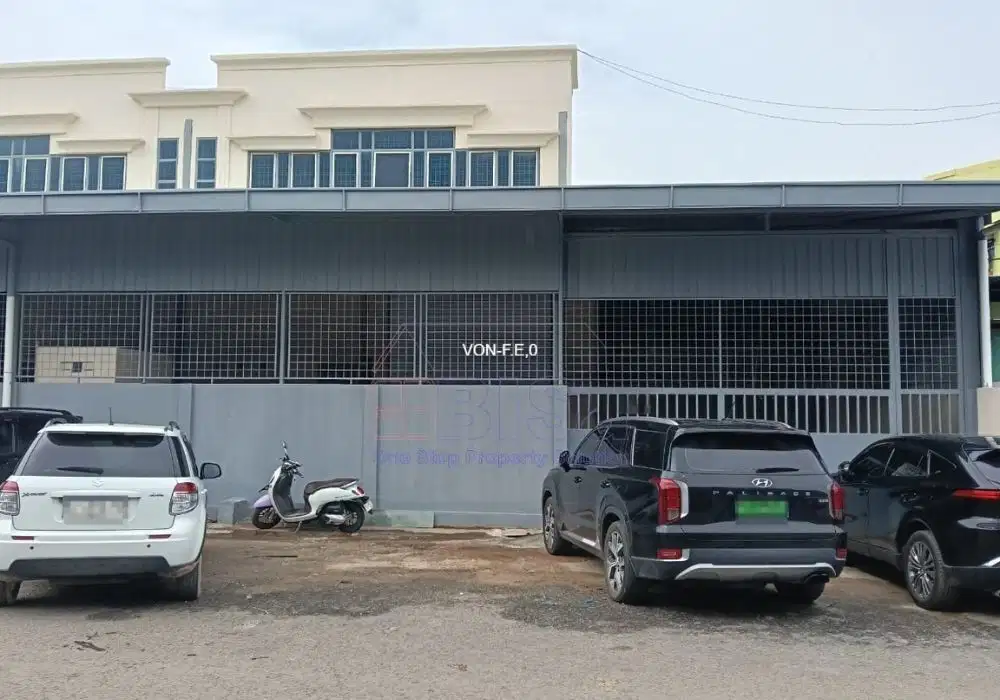 Gudang Strategis dengan Lift Barang di Komp. Tanah Mas, Sungai Panas