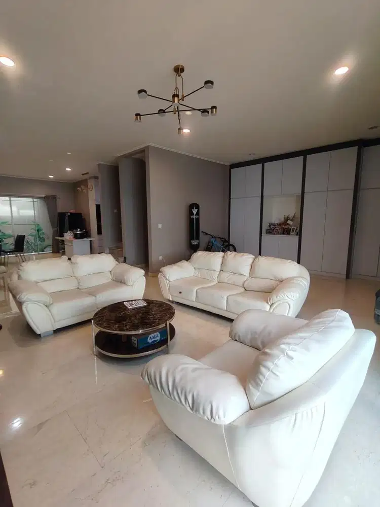 JUAL RUMAH GOLF ISLAND 8x20 TIPE PALM SEMI FURNISH BAGUS DEKAT BATAVIA