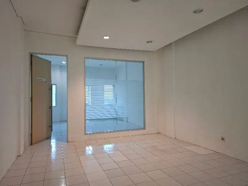 DISEWAKAN RUKO 4 LANTAI SIAP PAKAI PARKIRAN LUAS