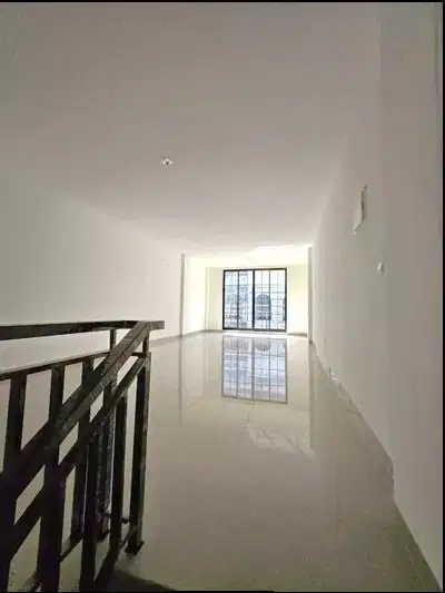 Disewakan ruko osaka pik2 hadap jalan kosongan saja siap nego