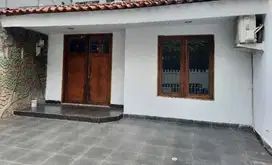 Rumah Standar disewa di Kelapa Gading