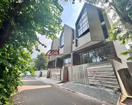 Dijual Rumah baru private lift kolam renang di kemang,jakarta selatan
