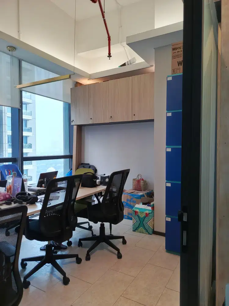 SEWA RUANG KANTOR TREASURY TOWER FURNISHED LUAS 143 SQM