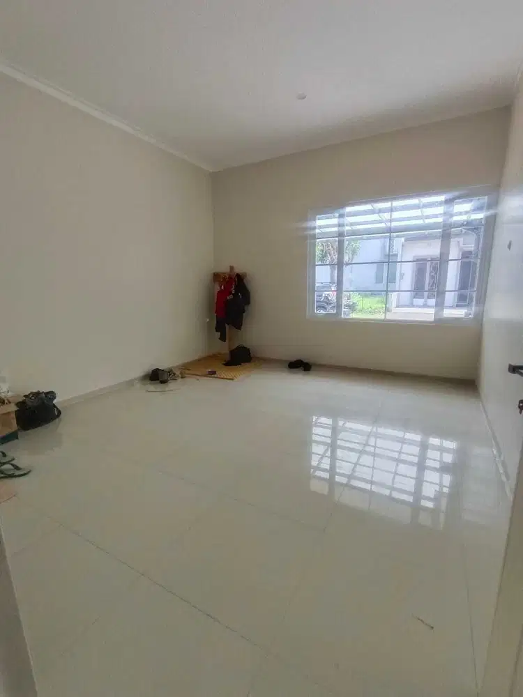 Dijual Rumah 2 Lantai Bagus di Singgasana, Bandung