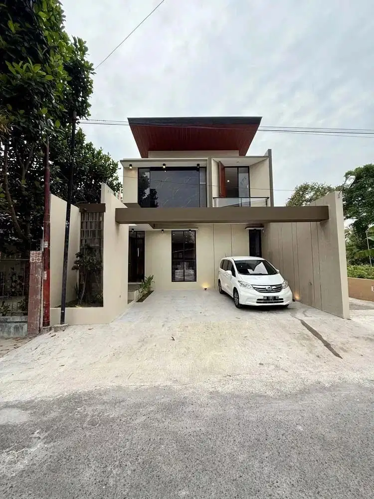 Rumah 2 lantai Modern Kontemporer dekat Jogjabay Waterpark