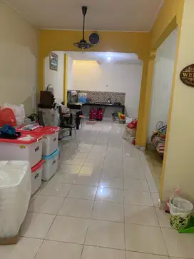 RUMAH SIAP HUNI HADAP TIMUR LAUT LOKASI BAGUS DI TAMAN SURYA 5