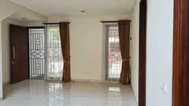 RUMAH MINIMALIS HADAP SELATAN HARGA TERMURAH DI BSD EMINENT