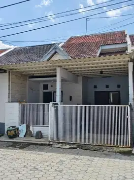 Rumah Murah row 3 mobil di Wiyung surabaya