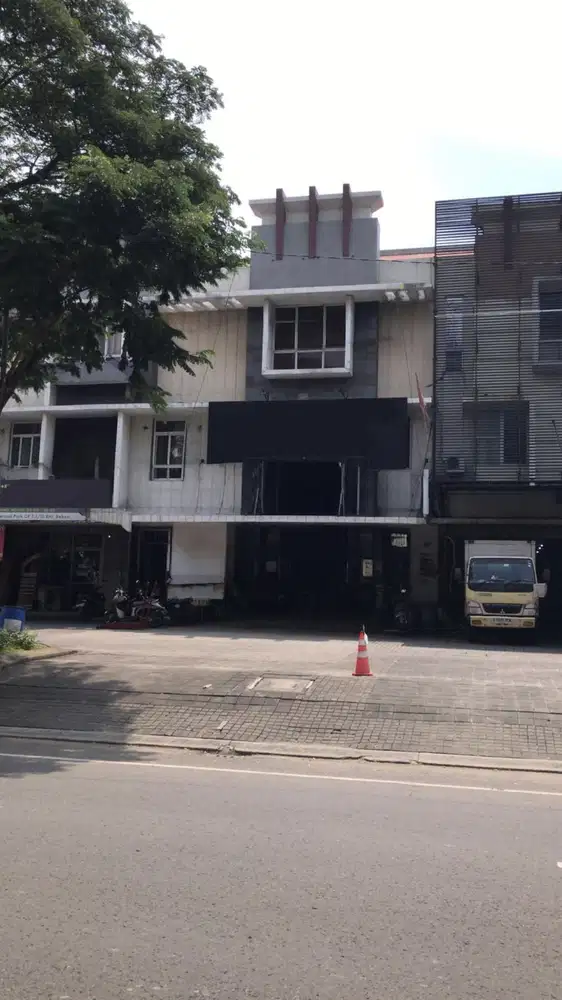 Ruko 3 Lantai di Central Point Harapan Indah Bekasi