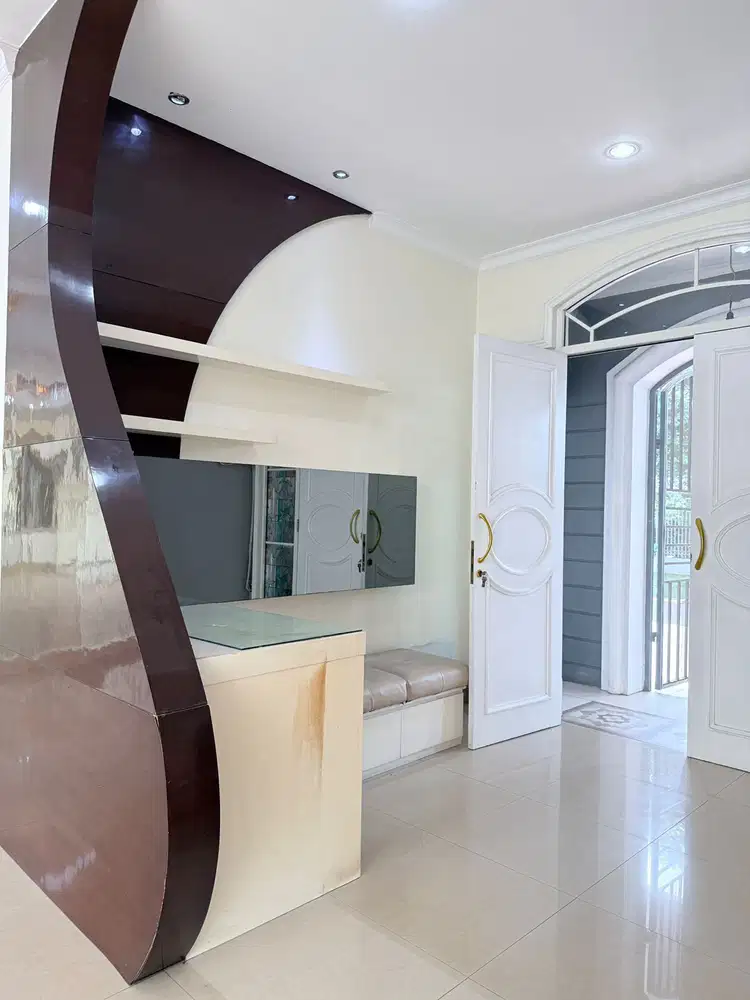 Jual/Sewa Rumah Pantai Indah Kapuk luas 8x17 2lt Semi furnish BAGUS