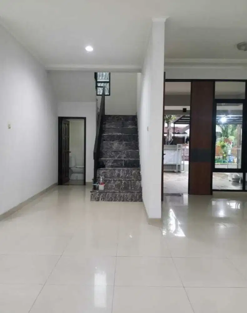 Dijual Rumah Nyaman Terawat Siap Huni Lokasi di Batununggal Bandung