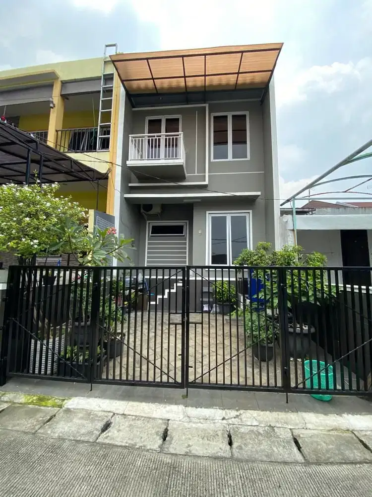 dijual rumah 2 lantai di kelapa gading