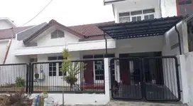 Dijual rumah Klampis Wisma Mukti row jalan 3 mobil