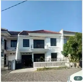 Dijual rumah 2 lantai siap huni Manyar Jaya Praja, One gate