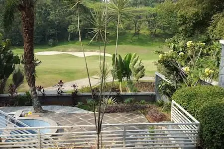 Dijual rumah hook view' golf kolam renang Sentul city