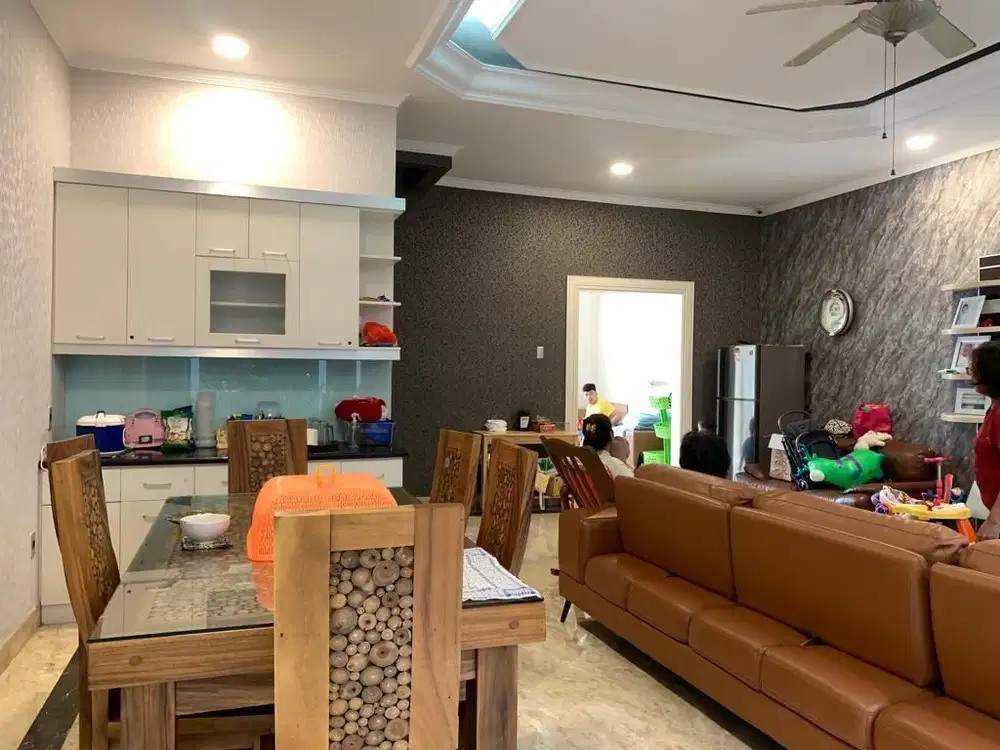 RUMAH FLORENCE 5 KAMAR TIDUR