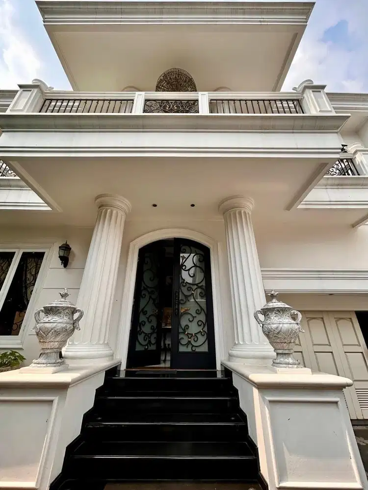 PONDOK INDAH RUMAH CANTIK AMERICAN CLASSIC SIAP HUNI KEBAYORAN
