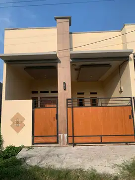 Hunian keluarga SHM asri di villa gading harapan 1 timur