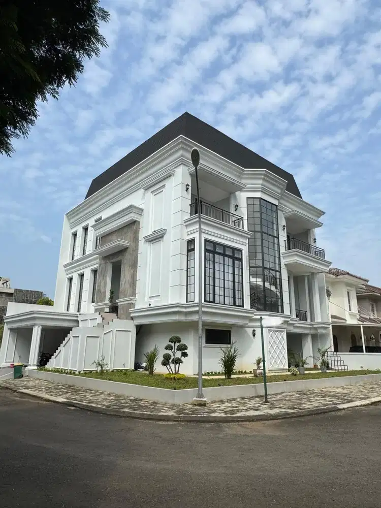 Super Worth it Rumah Sultan Bangunan Mandiri Cluster  Alam Sutera