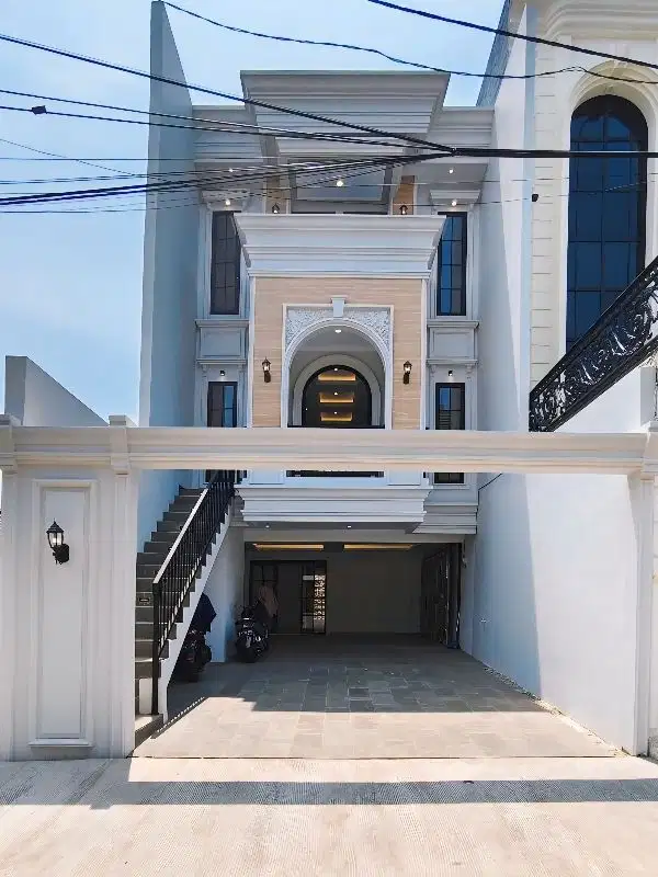 RUMAH MEWAH DALAM KOMPLEK SIAP HUNI DI M KAHFI 1 JAKARTA SELATAN