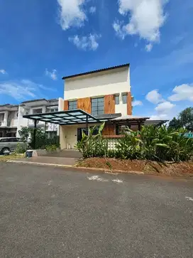 Rumah Cantik 3 lantai Bonus Pool Lokasi Strategis