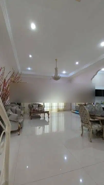 Dijual Rumah Besar di Perumahan Venice Uk 12x30