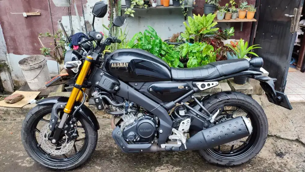 Yamaha XSR 155 Metallic Black 2024 Pajak ON surat lengkap kondisi OK