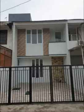 Rumah baru 3 kamar, 2 lantai, siap huni, kelapa Gading