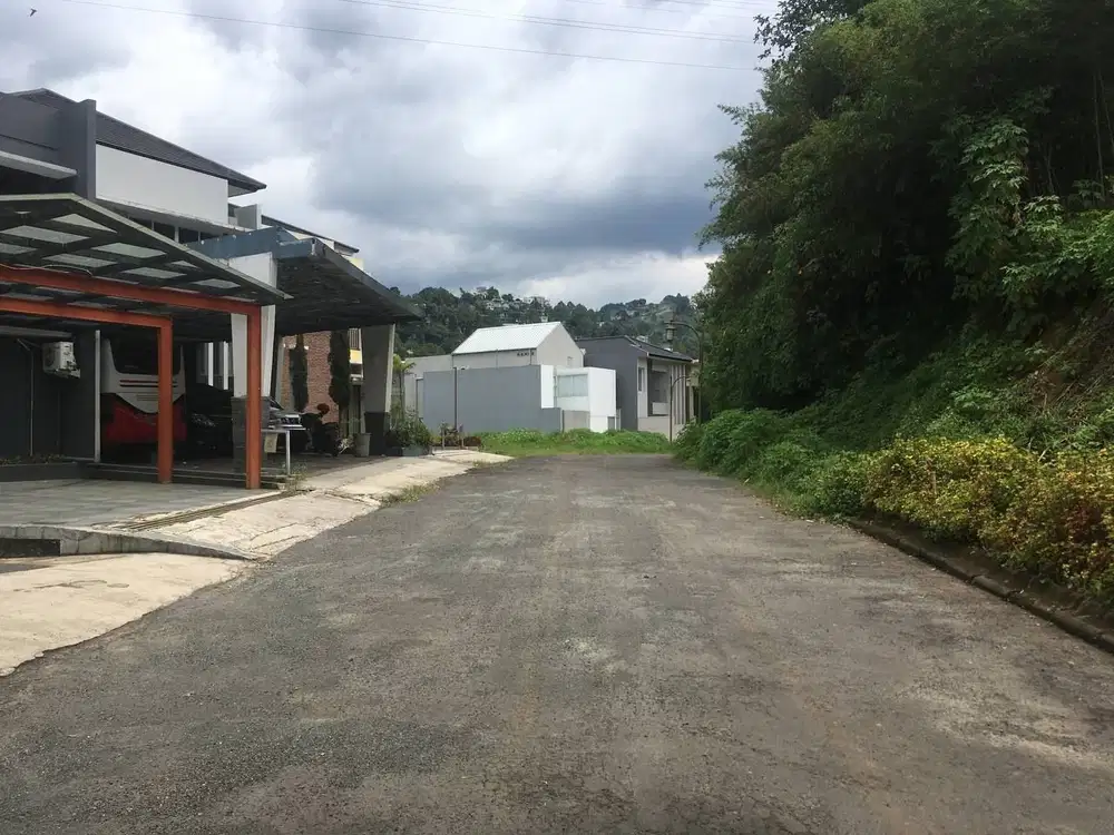 Dijual tanah komplek dago resort. sudah ada imb