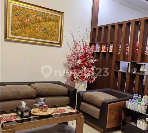 Rumah 3 Lantai Bagus Semi Furnished Cluster Modernland Tangerang