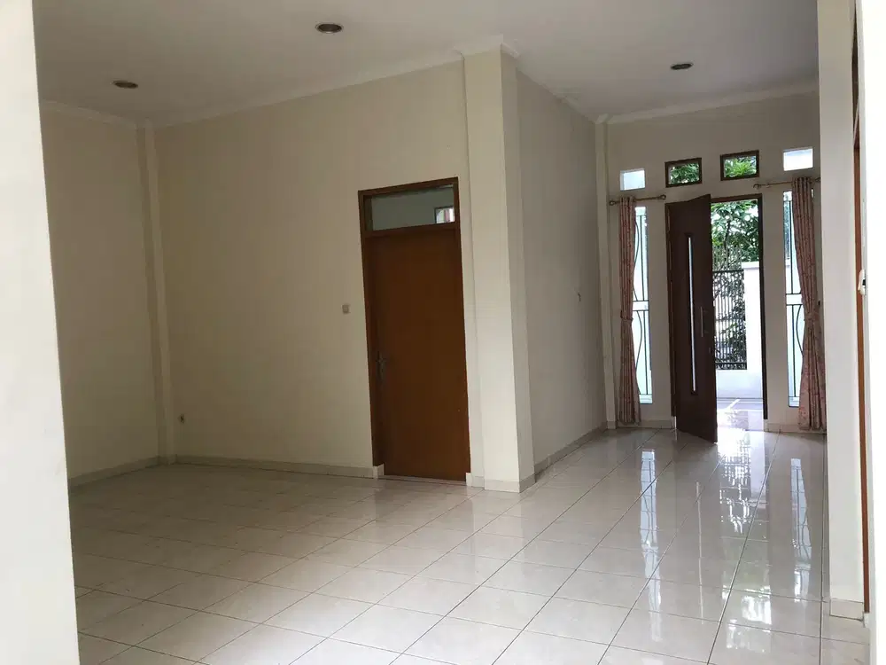 Disewakan Rumah Terawat Di Taman Holis Indah