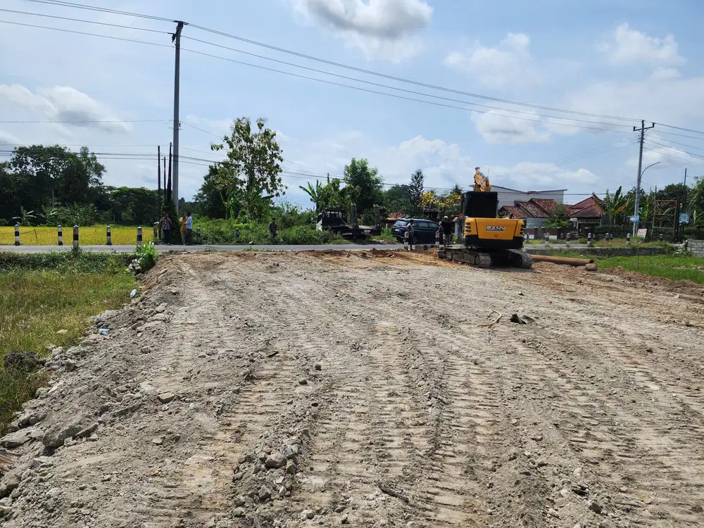 Mangku Aspal Tanah Di Jl Sidokato Godean